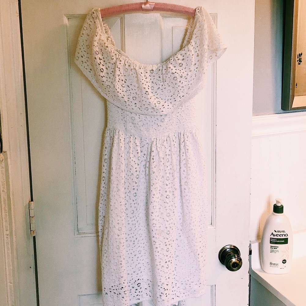 OFF THE SHOULDER Abercrombie dress WORN ONCE💜